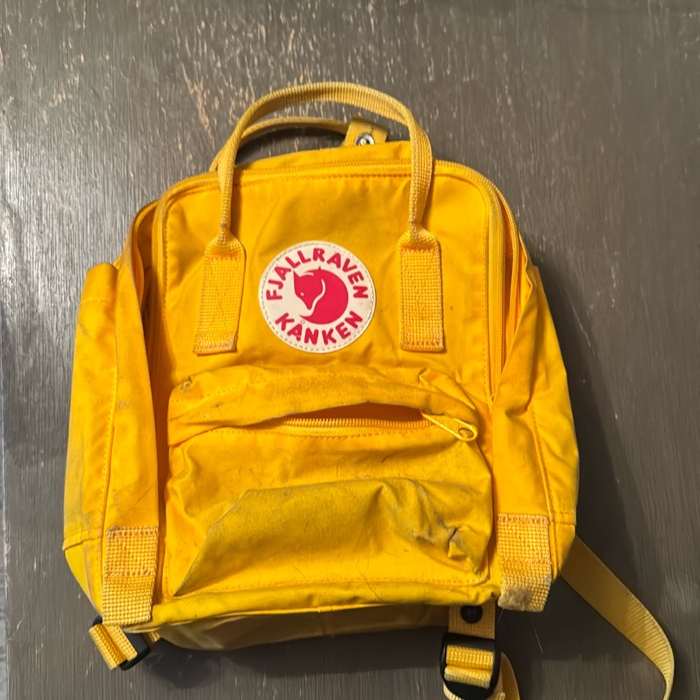 Solid Mini Patch Logo Kanken Water-Resistant Convertible Backpack warm yellow